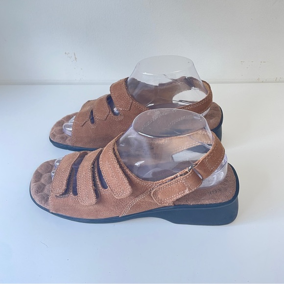 Red Cross Shoes Ultrasoft Womens Slingback Sandals Brown Leather Buckle 8.5 - Picture 2 of 11